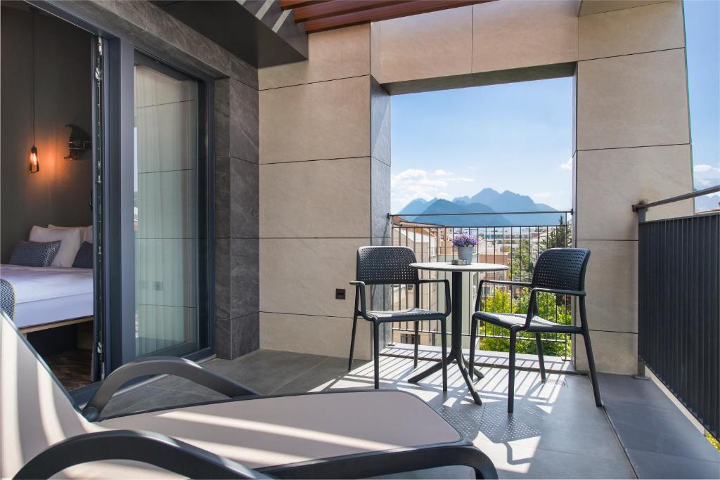 Trend Suites CYCLE - 8