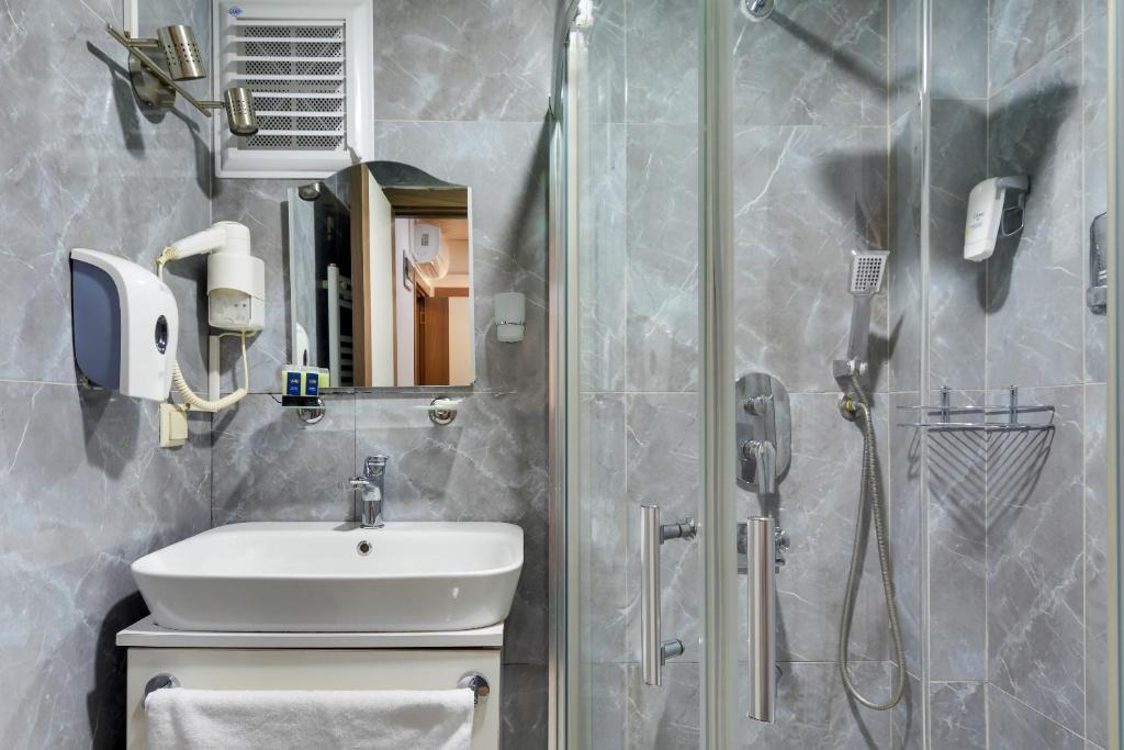 A bathroom at Grande Stella Hotel