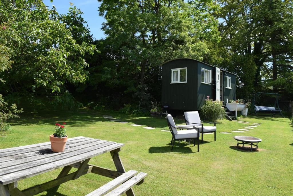 Under the Walnut Tree - Shepherds Hut