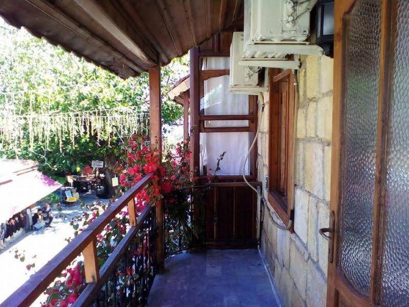 Hellen Hotel Side
