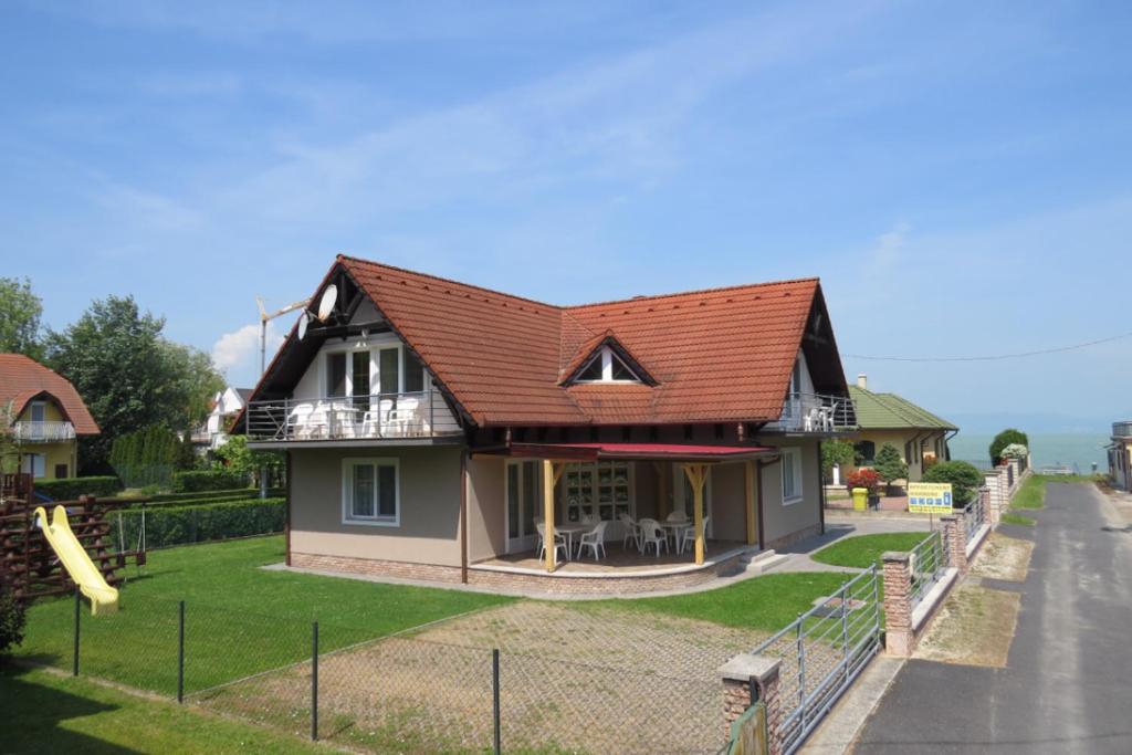 Zdjęcie z galerii obiektu Beach Ap 4 w mieście Balatonlelle