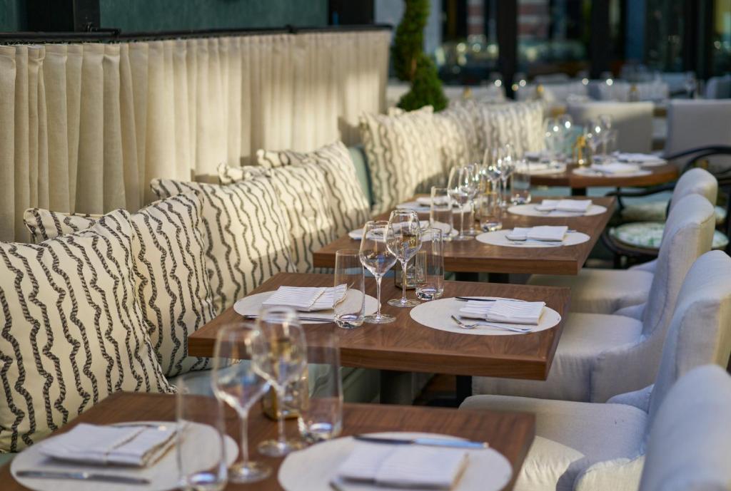 Um restaurante ou outro lugar para comer em ModernHaus SoHo