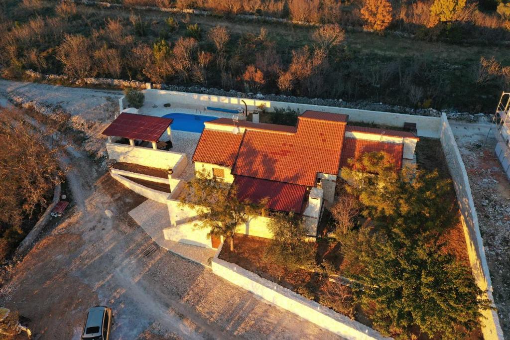 Budova, v ktorej sa vila nachádza
