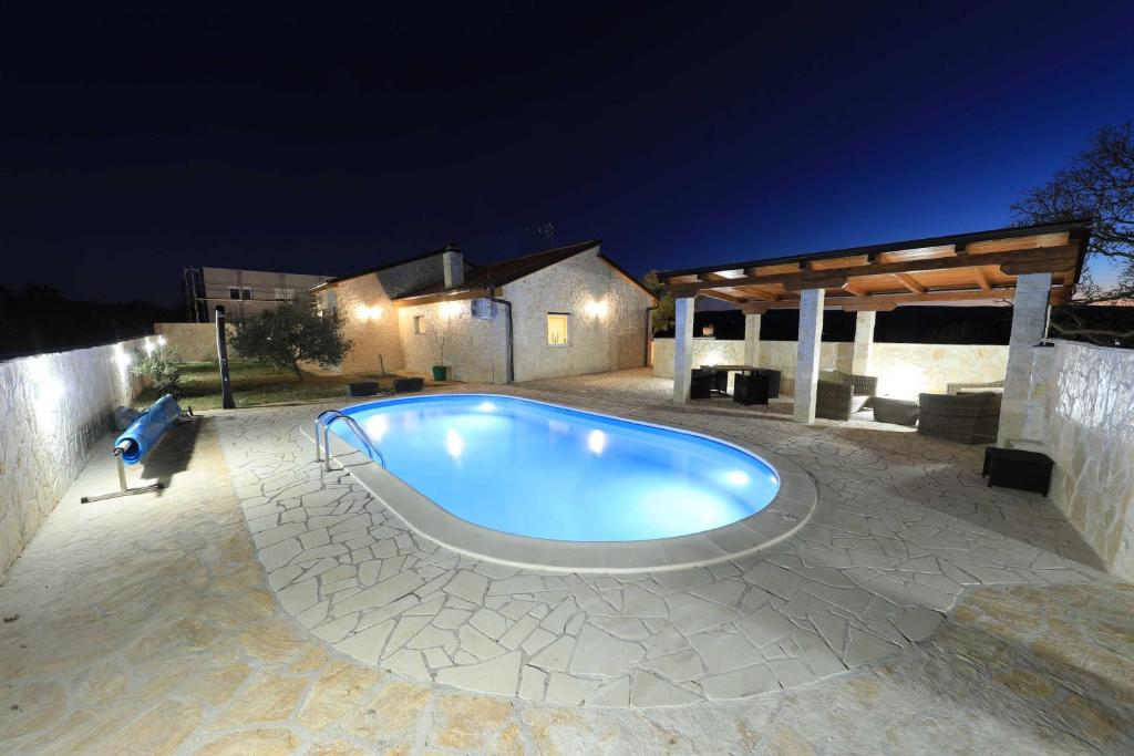 Bazén v ubytovaní Stone House Pridraga alebo v jeho blízkosti