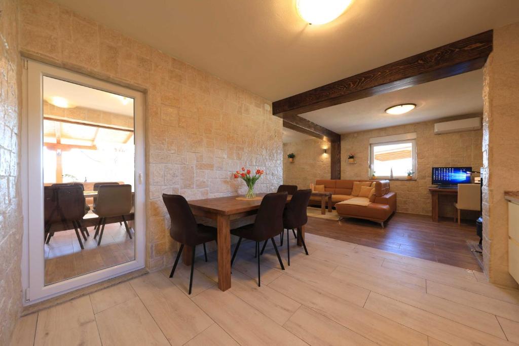 Posedenie v ubytovaní Stone House Pridraga