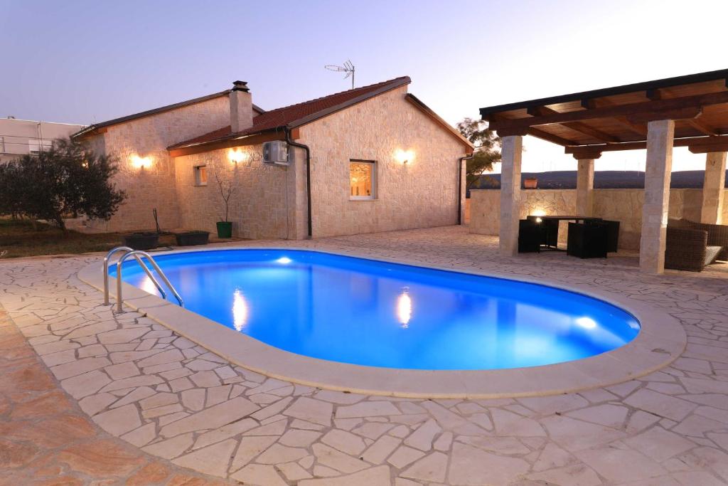 Bazén v ubytovaní Stone House Pridraga alebo v jeho blízkosti