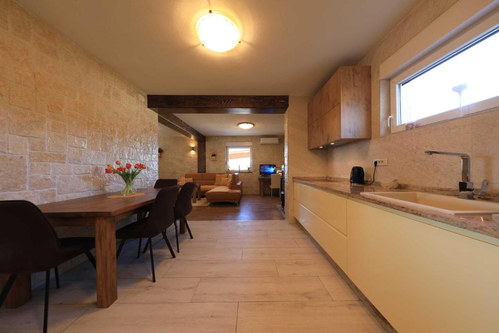 Kuchyňa alebo kuchynka v ubytovaní Stone House Pridraga