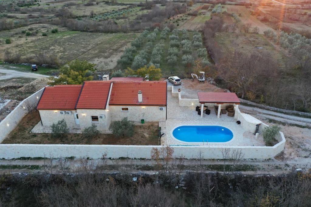 Bazén v ubytovaní Stone House Pridraga alebo v jeho blízkosti