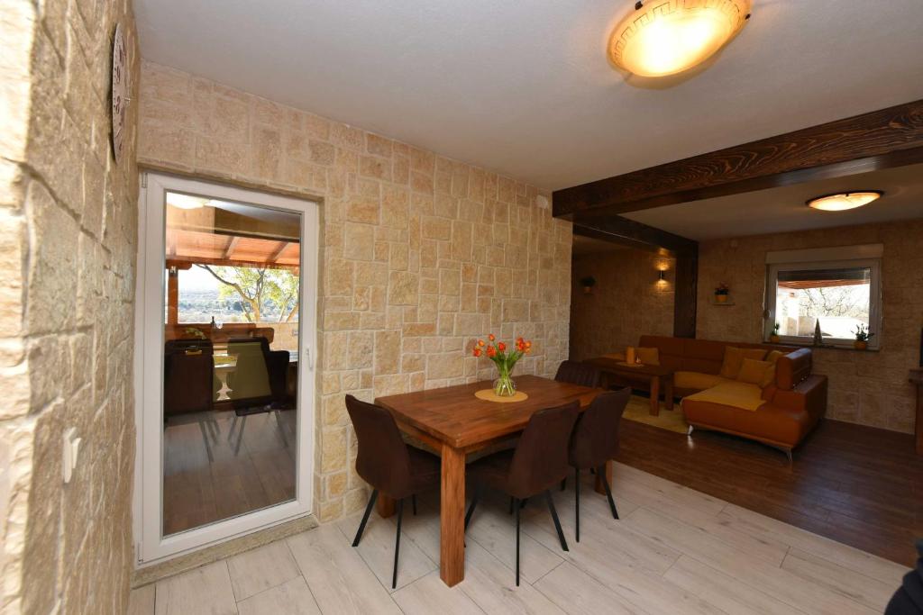Posedenie v ubytovaní Stone House Pridraga