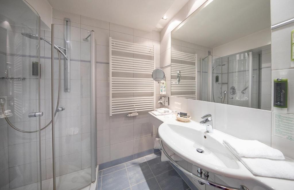 A bathroom at Hotel Latini