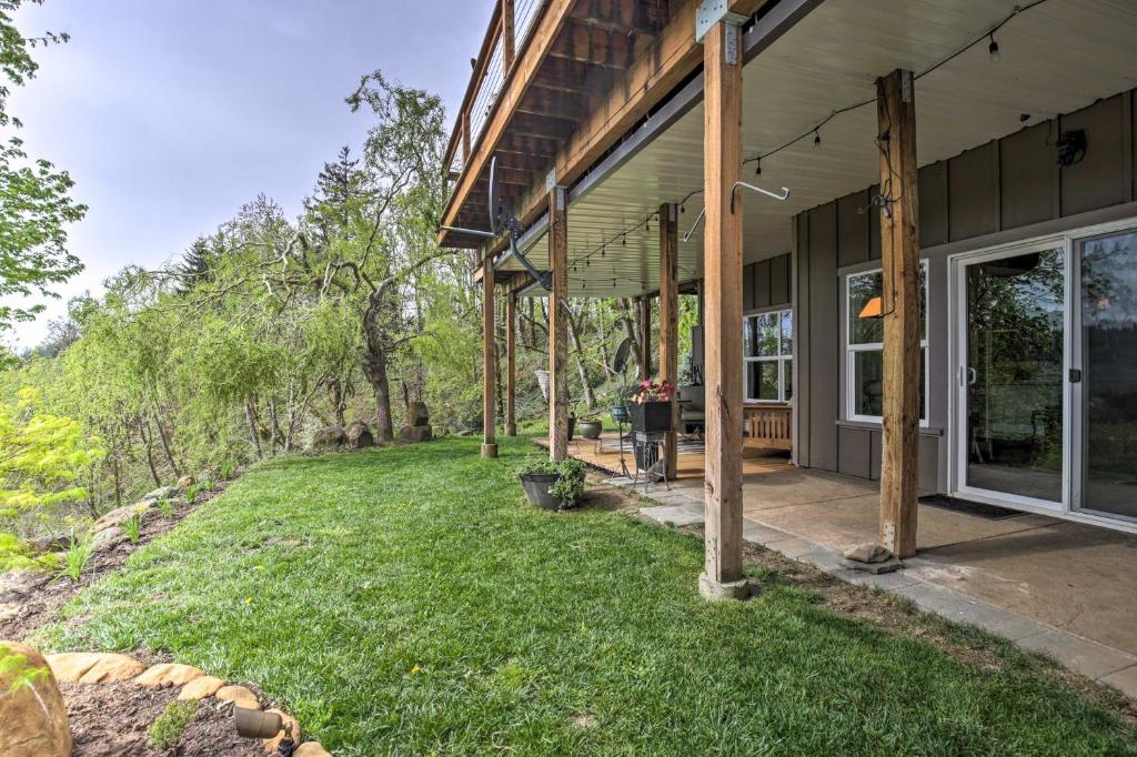 Zahrada ubytování Lovely Canyon View Apartment with Patio and Yard