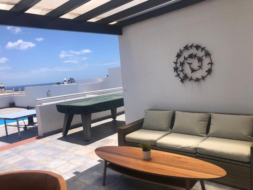 A seating area at Villa Casa Bream