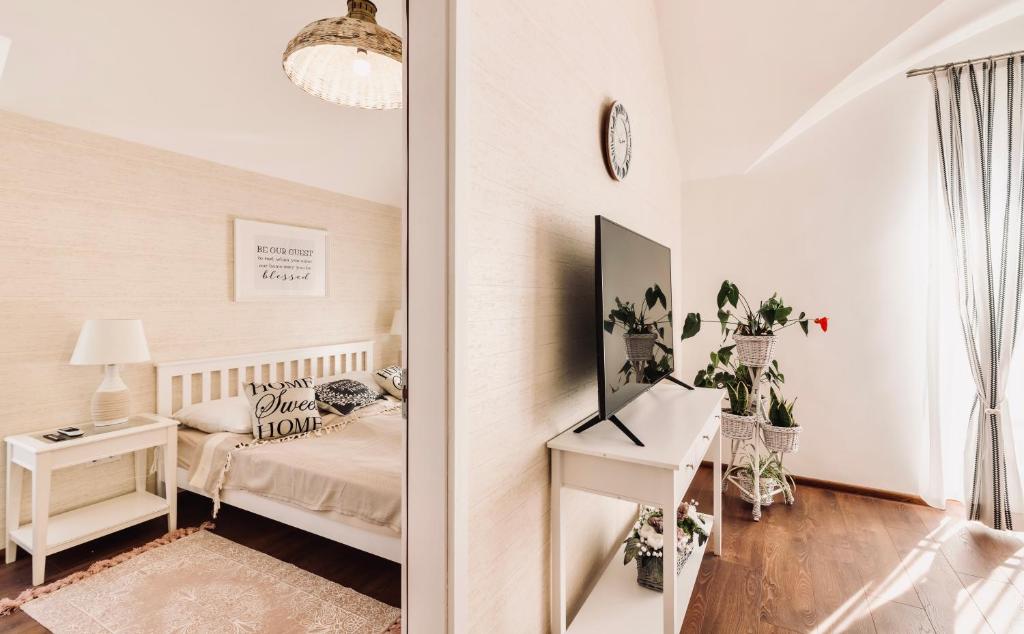 Postel nebo postele na pokoji v ubytování Monarchia Cottage Apartman