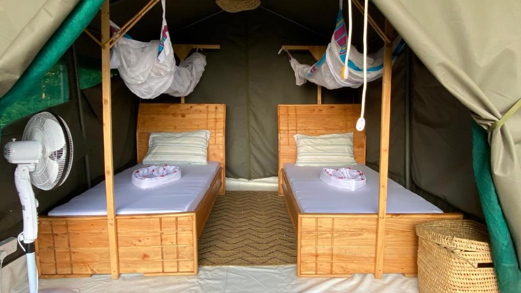 Postel nebo postele na pokoji v ubytování Selous Mapumziko Lodge