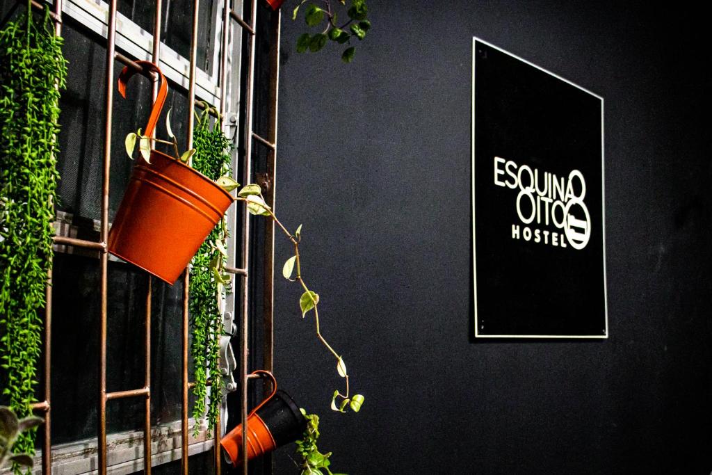  Esquina 8 Suítes Confort & Hostel