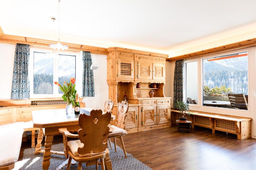 Posezení v ubytování Spacious Apartment with fantastic Alpine Panorama