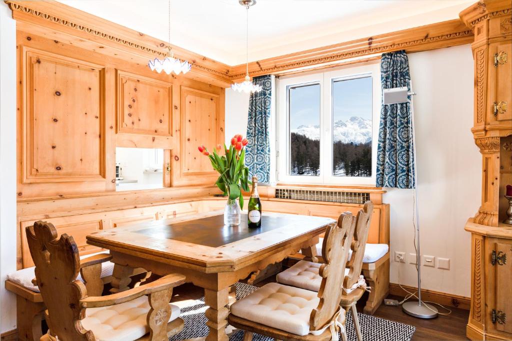 Fotografie z fotogalerie ubytování Spacious Apartment with fantastic Alpine Panorama v destinaci St. Moritz