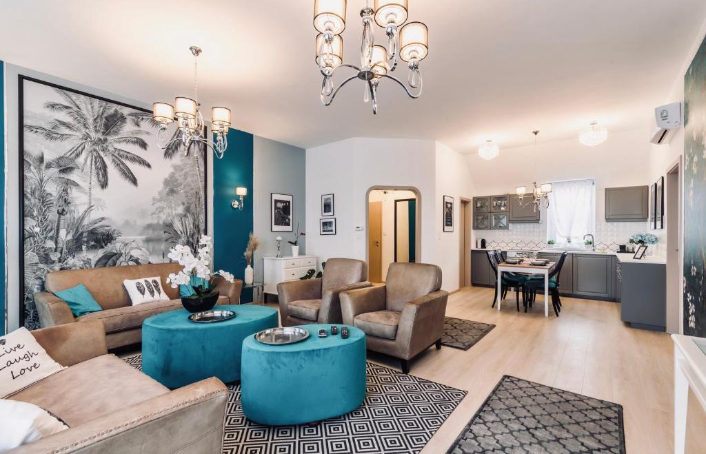 Kuchyňa alebo kuchynka v ubytovaní Monarchia Apartman Grand
