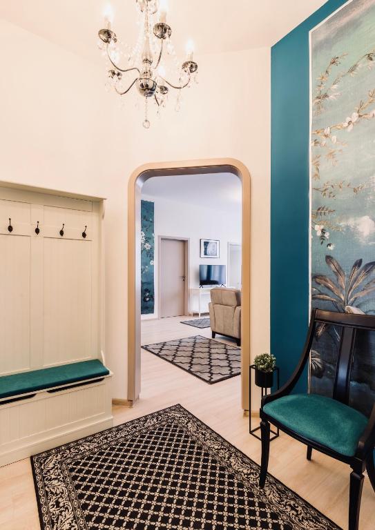 Posteľ alebo postele v izbe v ubytovaní Monarchia Apartman Grand