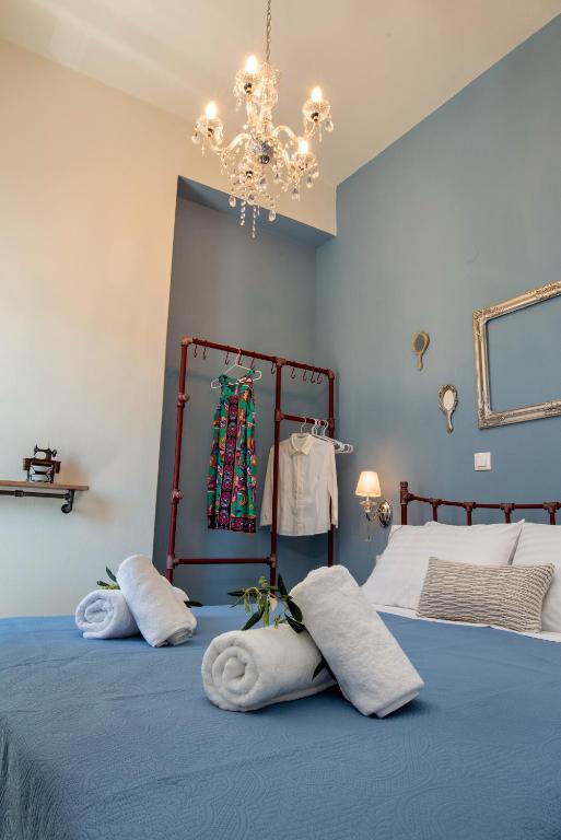 Posteľ alebo postele v izbe v ubytovaní Sea Front Suite "SEA TALES"