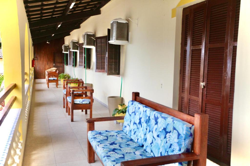  Colonial Hotel