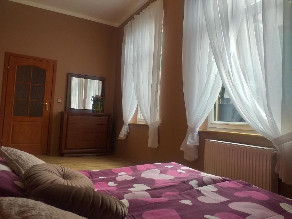 Postel nebo postele na pokoji v ubytování Dom Wypoczynkowy Admirał