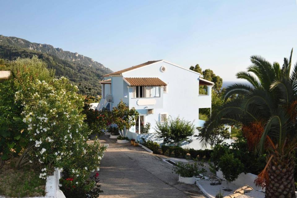 Agios Georgios - 2 Beds - Sleeps 5 - Free Parking - Appartement