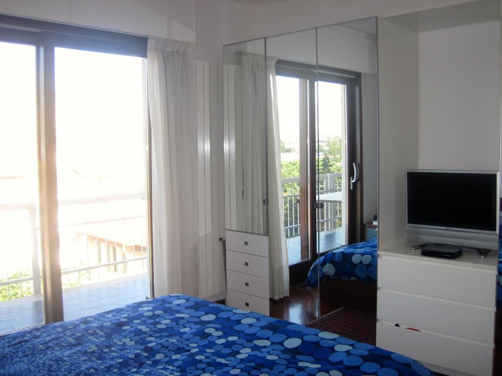 A bed or beds in a room at Mondello Luxury Apartment on the Beach