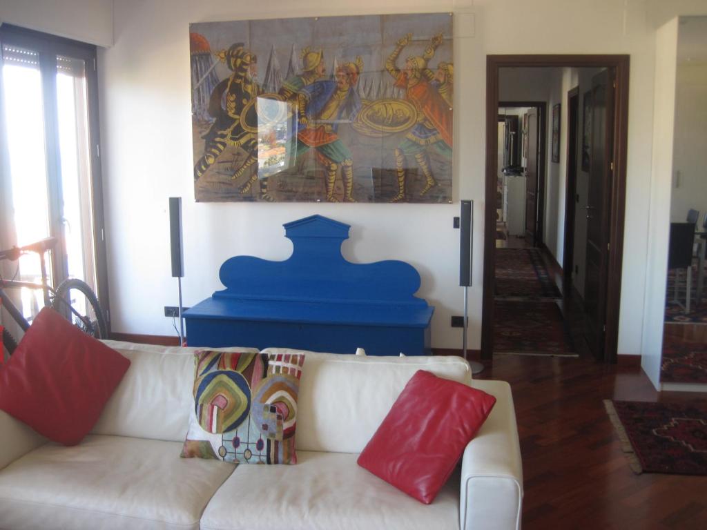 A seating area at Mondello Luxury Apartment on the Beach