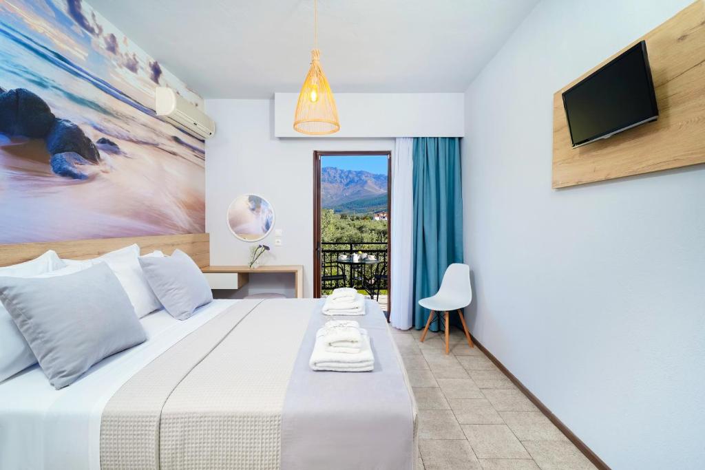 TV a/nebo společenská místnost v ubytování Nefeli Fresh Hotel by Del Mare