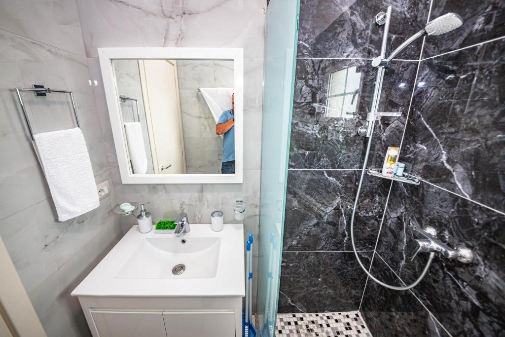 Albania Dream Holidays Room Ksamil - Image 3