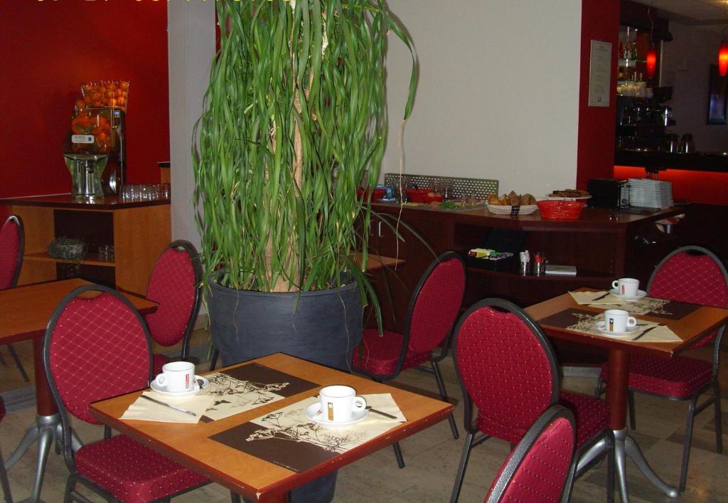 Hôtel Restaurant Du Parc de la Colombière - Resim 17