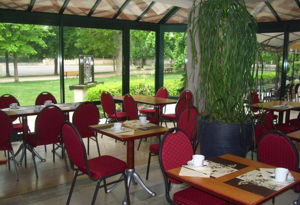 Hôtel Restaurant Du Parc de la Colombière - Resim 19