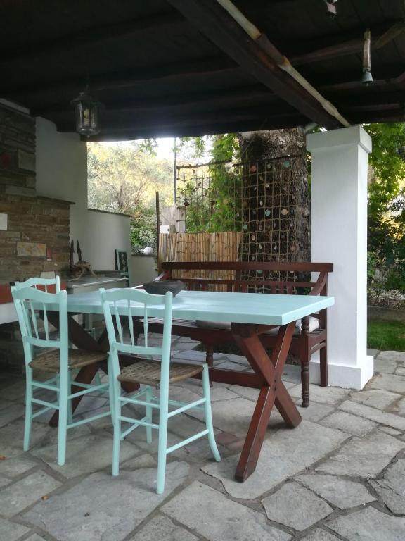 Patio nebo venkovní prostory v ubytování Almira Kalamos