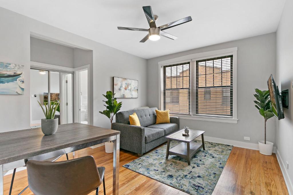 a living room with a couch and a ceiling fan at Relaxing 1BR Apt in Lakeview near Best Restaurants - Belmont H6 in Chicago