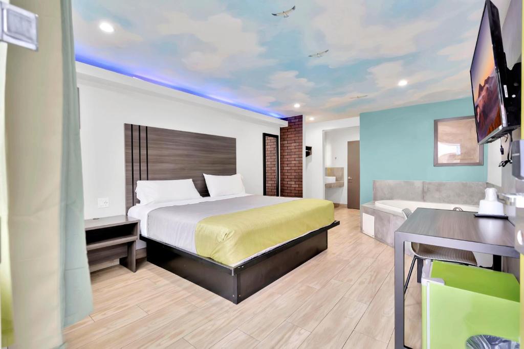 מיטה או מיטות בחדר ב-Exclusivo Inn and Suites
