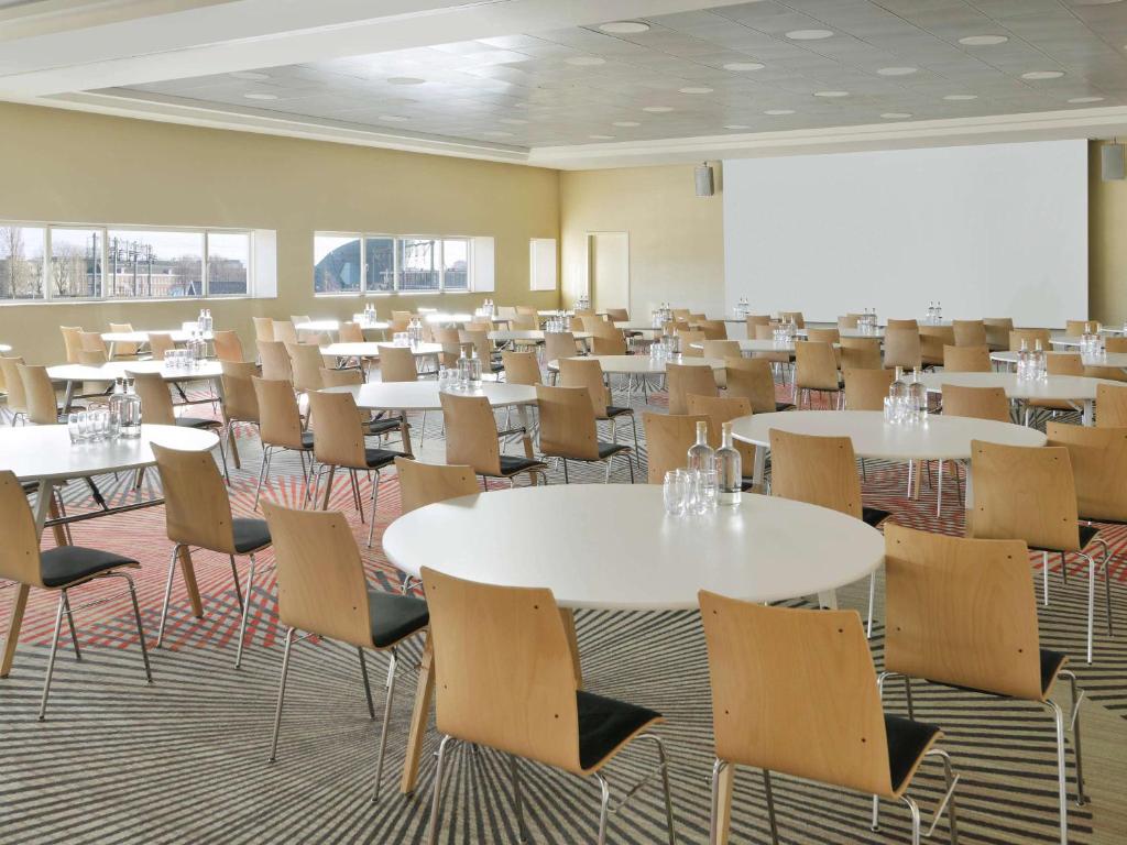 Restaurant ou autre lieu de restauration dans l'établissement Mövenpick Hotel Amsterdam City Centre