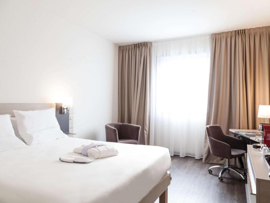 Postel nebo postele na pokoji v ubytování Novotel Brescia Due