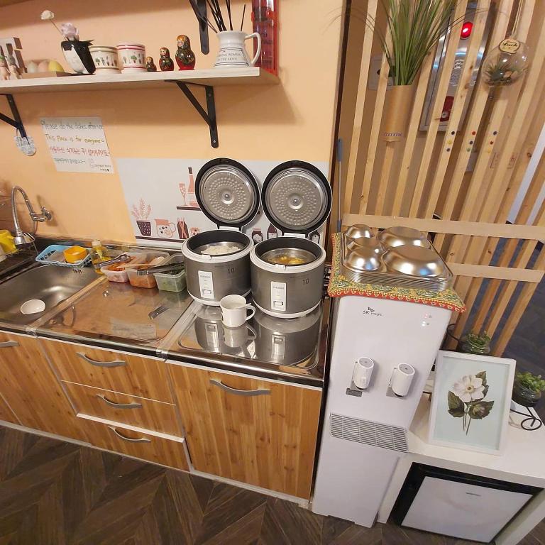 Kuchyň nebo kuchyňský kout v ubytování 24Guesthouse Seomyeon