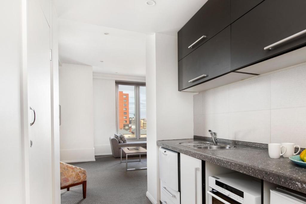 Mantra One Sandy Bay Road - Resim 18