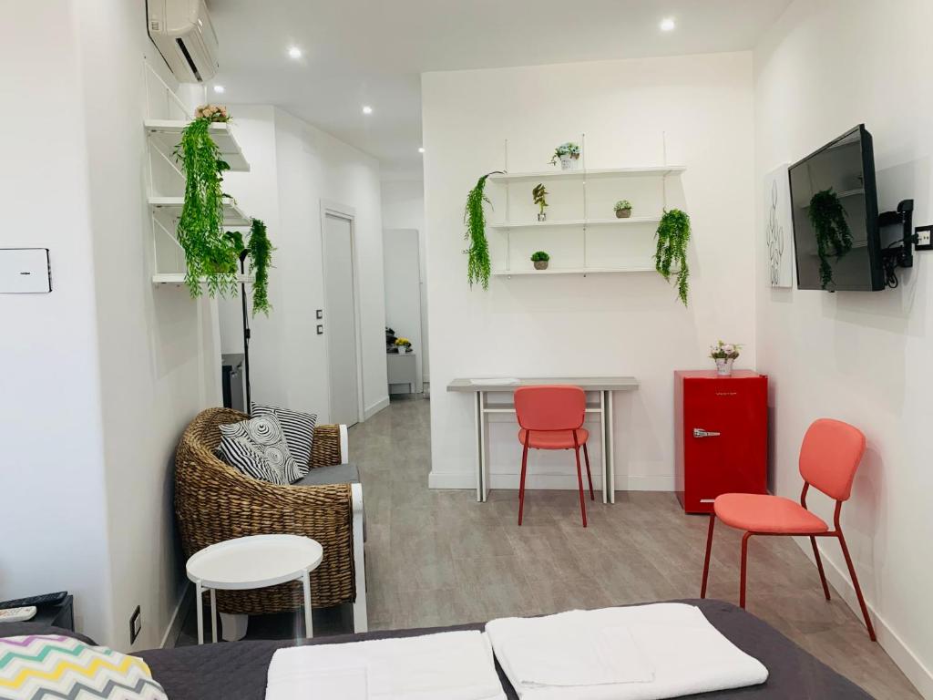 Telewizja i/lub zestaw kina domowego w obiekcie Napolidays Toledo Apartment By Dimorra