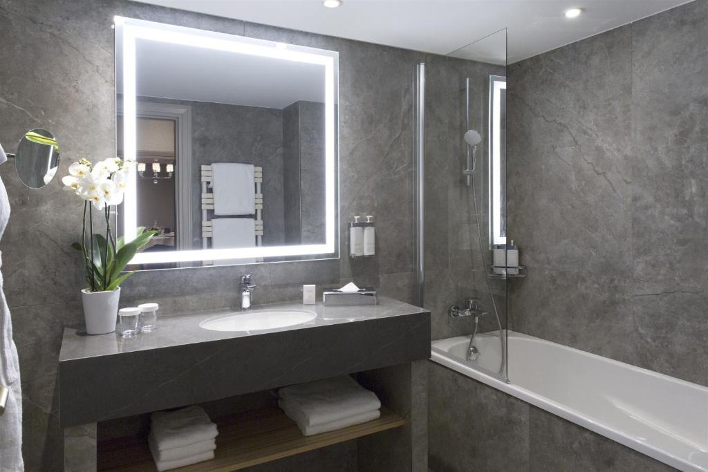 Warwick Reine Astrid - Lyon - Resim 31