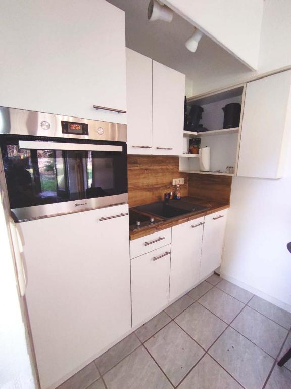 Kuchyň nebo kuchyňský kout v ubytování Komfort Ferienwohnung C4