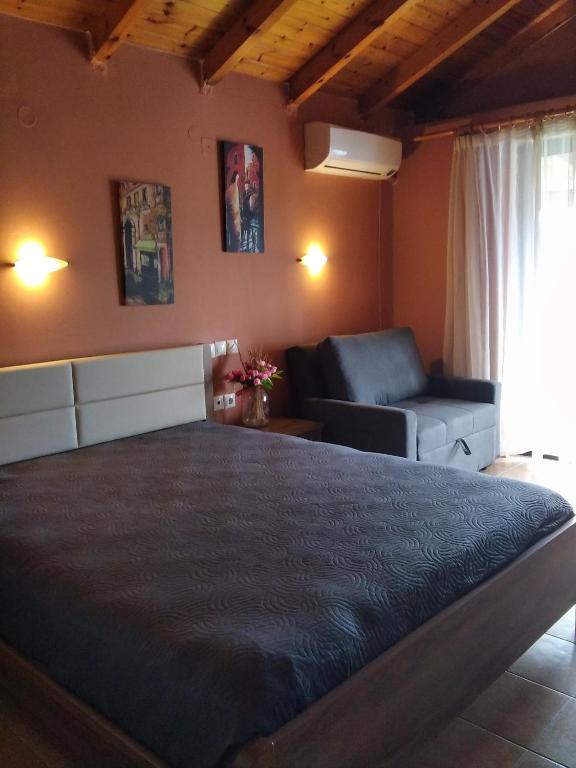 Postel nebo postele na pokoji v ubytování Pension Alexandros