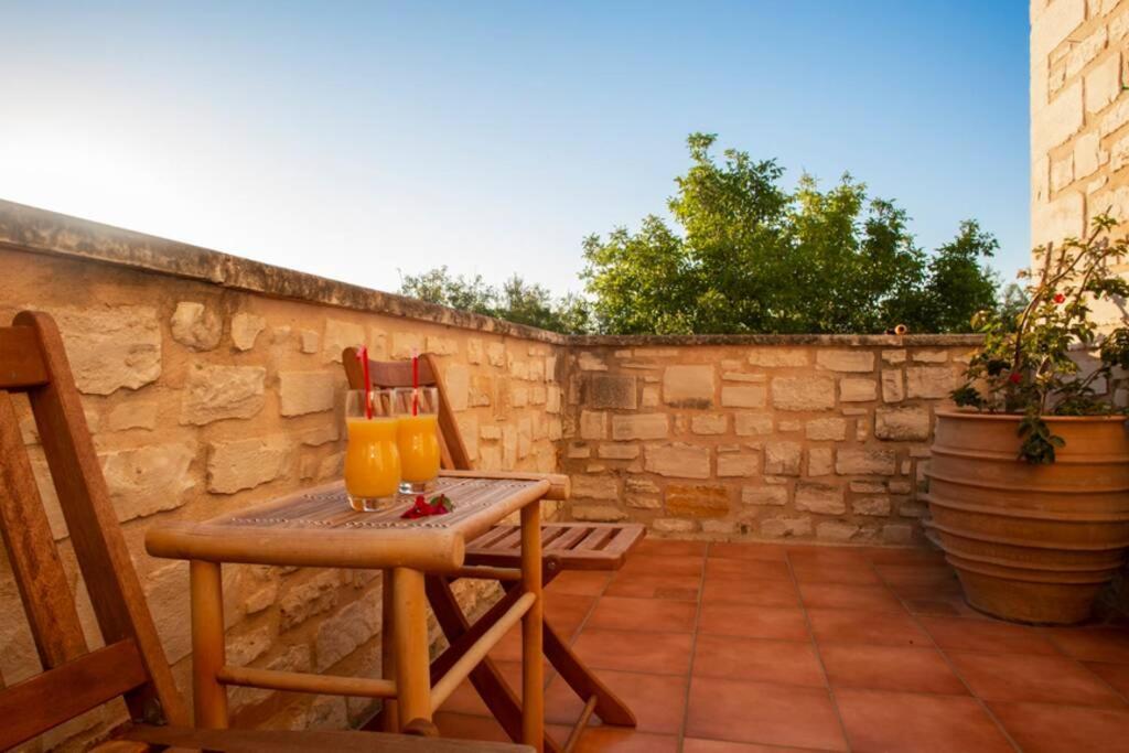 Patio nebo venkovní prostory v ubytování Cretan Stone built Villa Agapi
