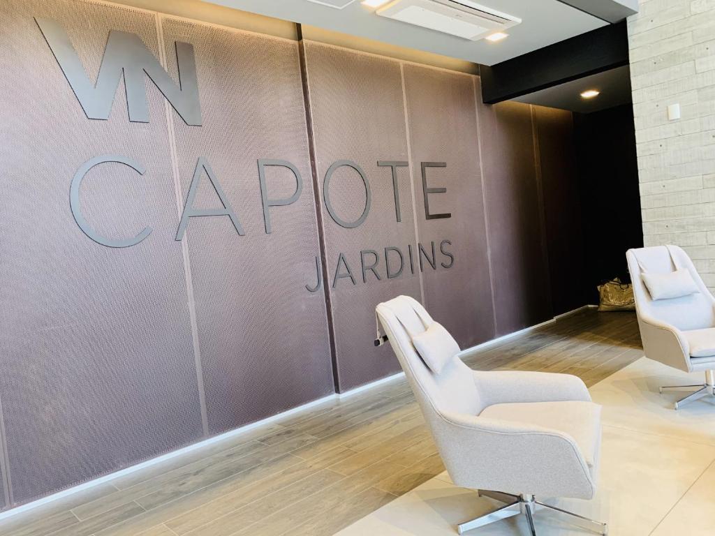  Akile VN Capote Valente