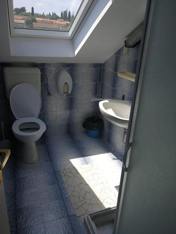 Koupelna v ubytování Pansion Marinka-Bire Rooms