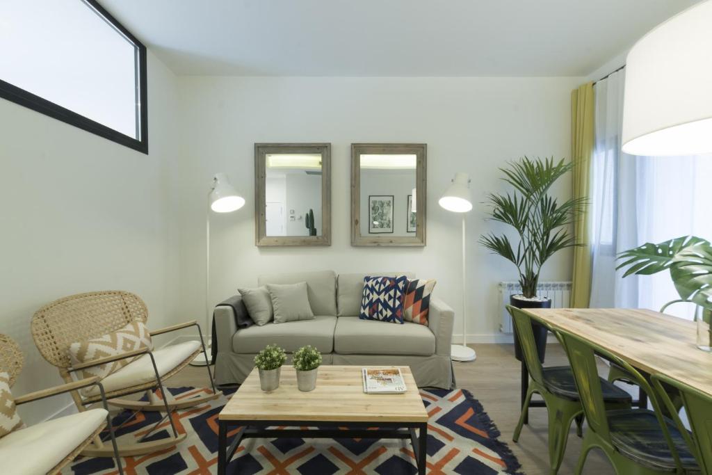 Bravo en Madrid - Three-Bedroom Apartment
