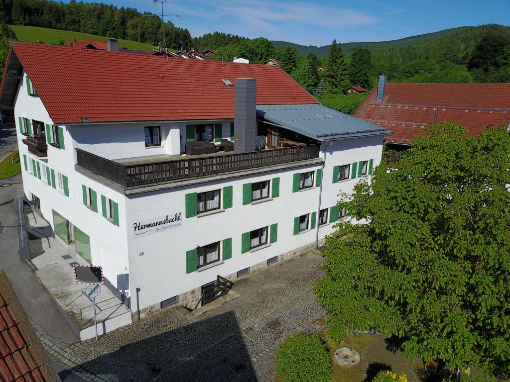 an overhead view of a white building with a red roof at Am Hermannsbachl in Bischofsmais