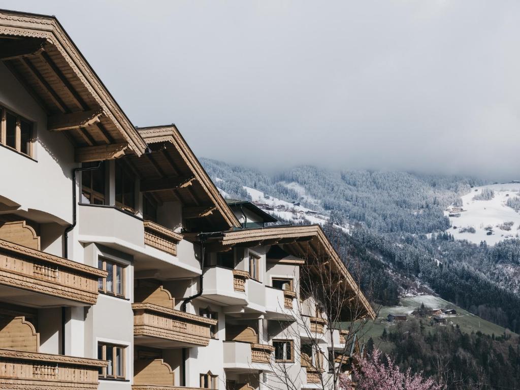 Nespecifikovaný výhled na hory nebo výhled na hory při pohledu z hotelu
